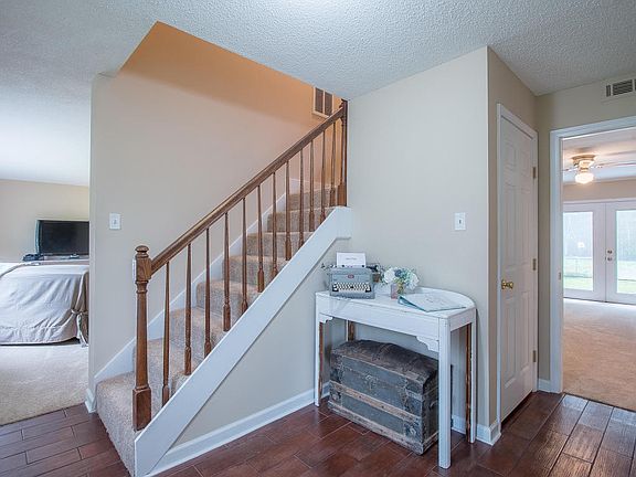 2nd image of 108 Braeburn Dr