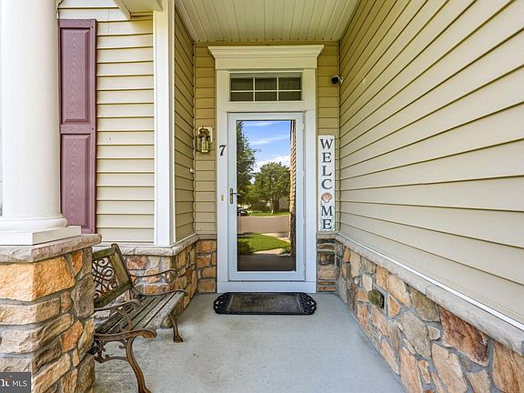 3rd image of 7 Transom Ct