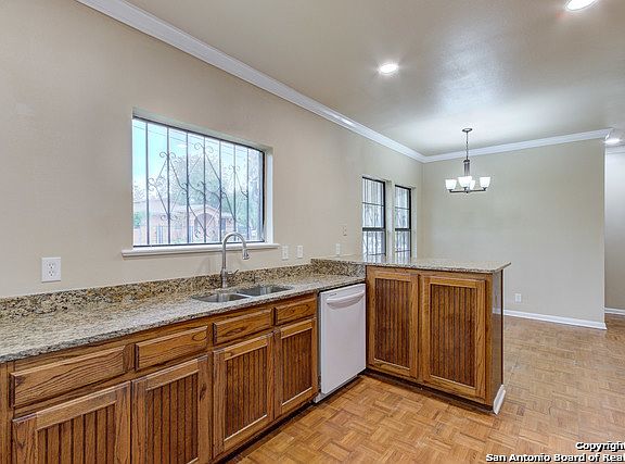 5th image of 128 Colleen Dr