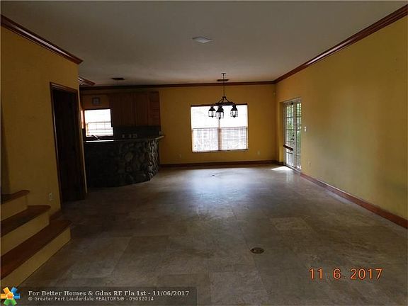 5th image of 858 SW 11th St #858