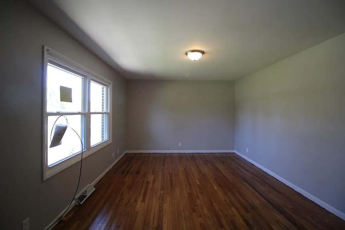 3 bed, 1616 sqft, $1,700 — Photo 3