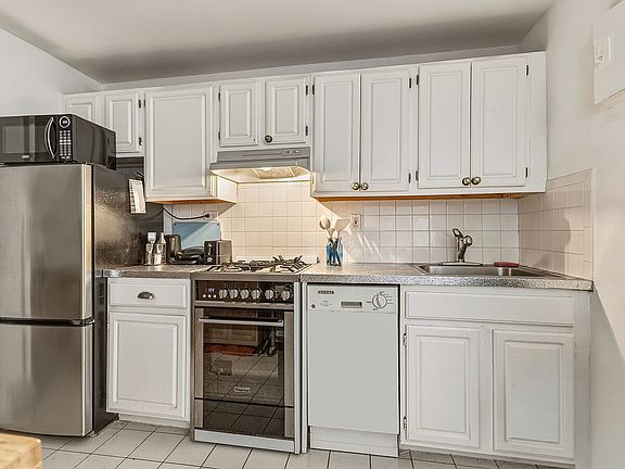 4th image of 67-14 108th St APT 3D