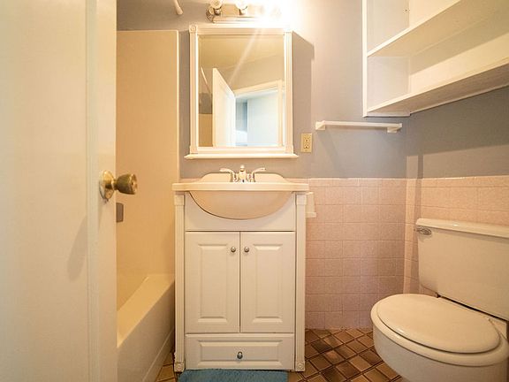 2nd image of 3233 Yosemite Ave APT 2