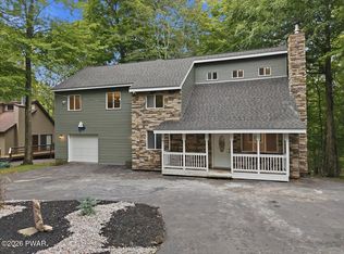 1012 Fawnhill Ct, Lake Ariel, PA 18436