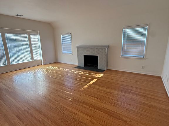 2nd image of 1142 N Isabel St