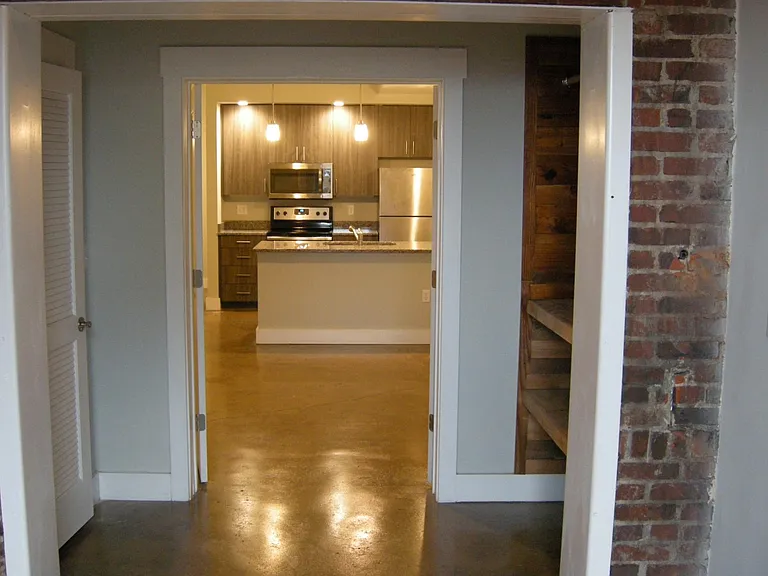119 W Broad St #404 — Photo 1
