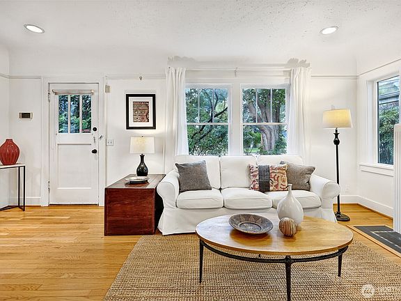 4th image of 7049 Ravenna Avenue NE #B