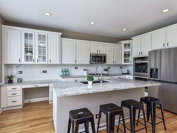3rd image of 299 Fairhaven Dr