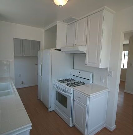 4th image of 1031 W 225th St