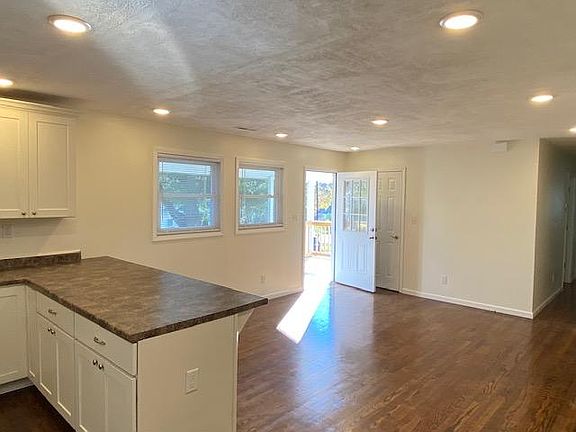 4th image of 400 North Dr #400