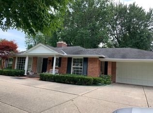 167 Country Club Dr, Grosse Pointe Farms, MI 48236