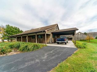 6322 York Rd, Spring Grove, PA 17362