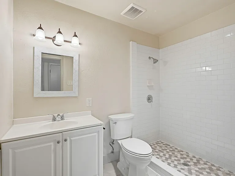 14046 Rolling Hills Ln — Photo 10