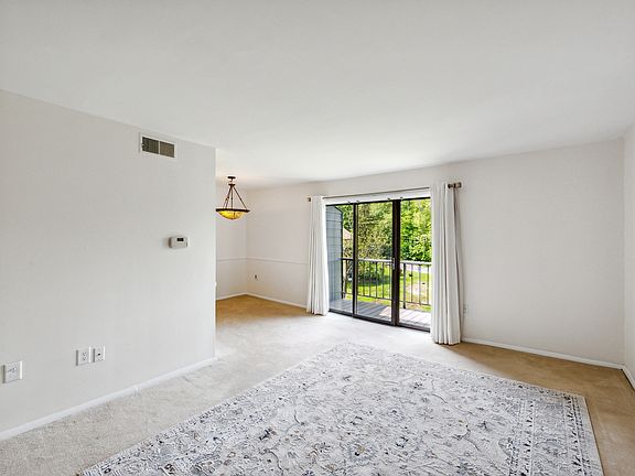 Living room/Dining Area