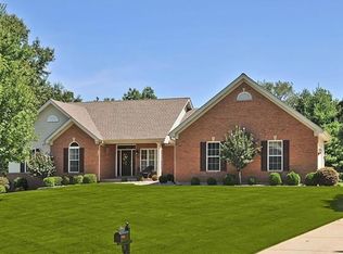 16 Schoen Morgen Dr, O'Fallon, MO 63366