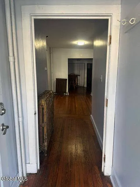 4 bed, 2.0 bath, 1297 sqft, $2,000 — Photo 2
