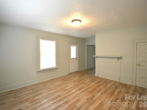 4th image of 1208 Grace Ave