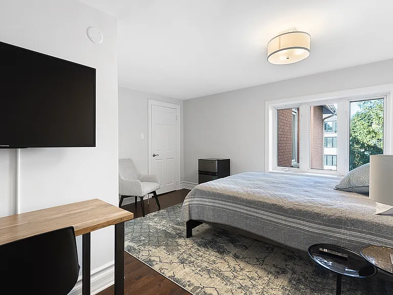 240 Blackburn Ave — Photo 21