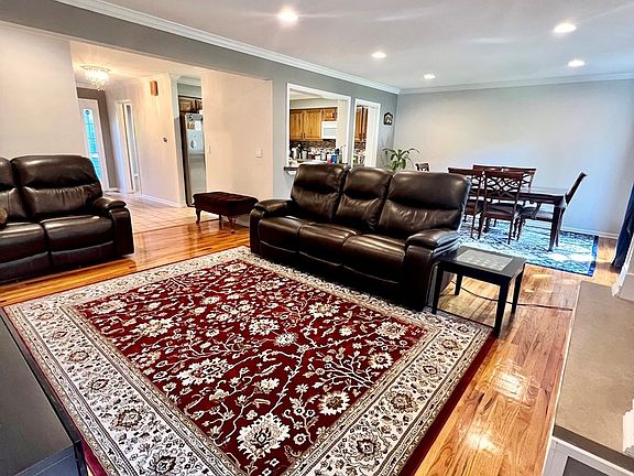 5th image of 805 Suffield Sq