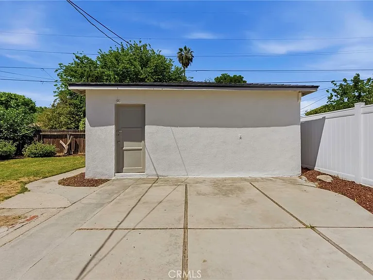 2715 Cedar St — Photo 36