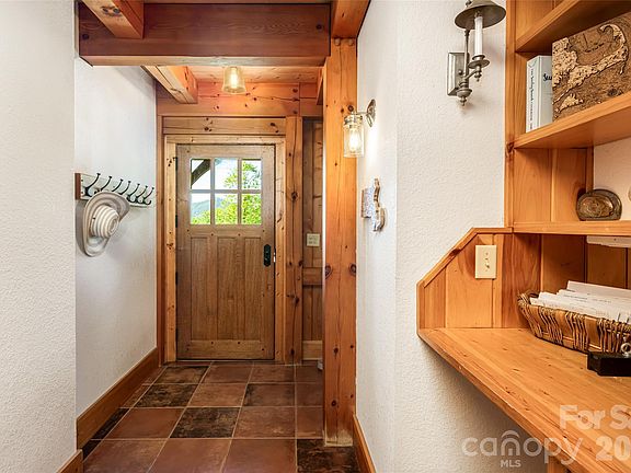 6th image of 10 Dogwood Hills Ln #12