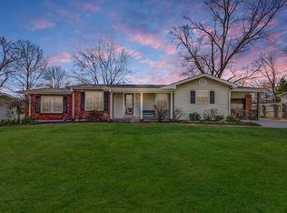 544 Saint Josephs Dr, Ballwin, MO
