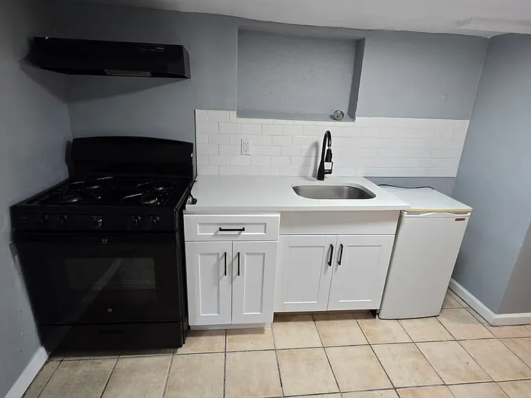 20 Eckert Ave #BASEMENT — Photo 1