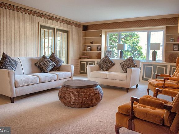 2nd image of 1025 Bloom Rd