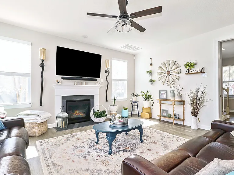 221 Wilson Dr — Photo 10