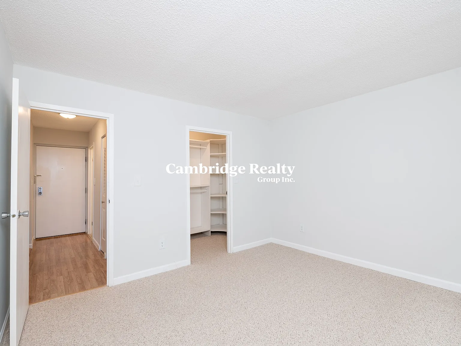 2 bed, 1.0 bath, 890 sqft, $3,300 — Photo 2