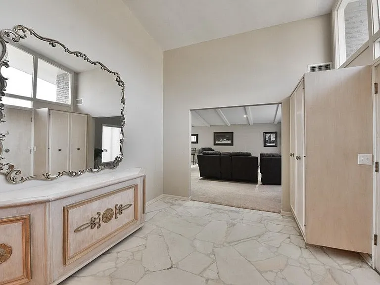 659 Dillon Dr — Photo 4