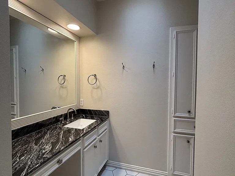 5026 Bellaire Dr S — Photo 13
