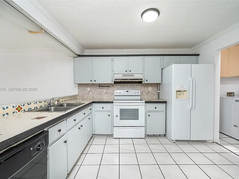 1220 SW 131st Place Cir W #1220 — Photo 3