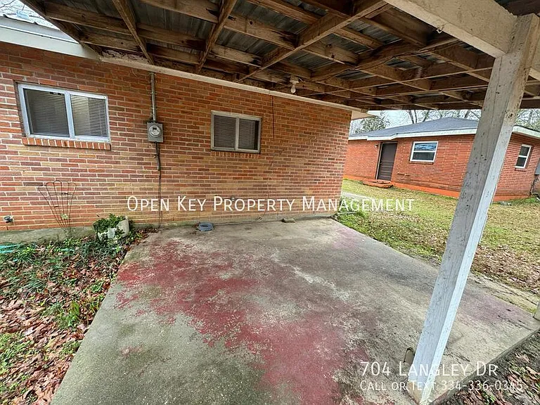 704 Langley Dr — Photo 14