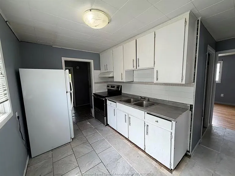 493 Josephine Ave — Photo 4