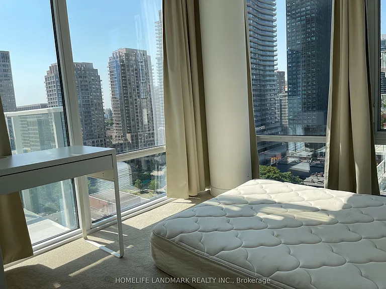 501 Yonge St #1402 — Photo 8