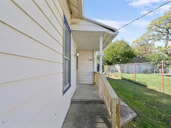 3rd image of 1324 Felt St