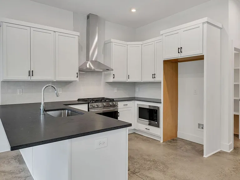 5917 Robertson Ave — Photo 6