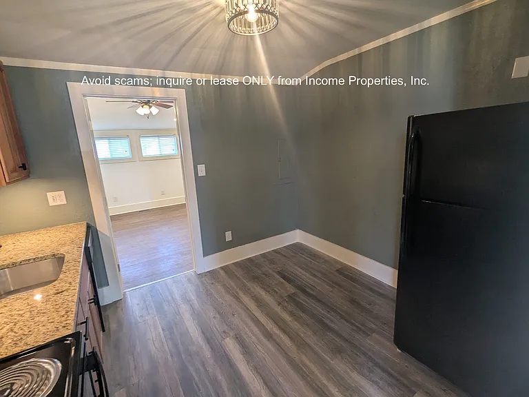 209 S Greenwood St — Photo 12