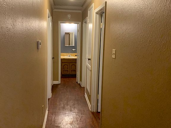 5th image of 105 Crestwood Dr