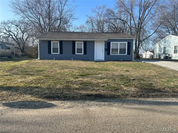 806 Saint Monica Dr, Cahokia, IL 62206