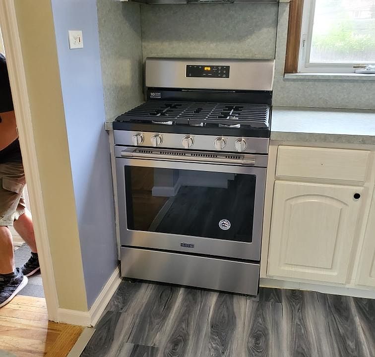 1st image of 220 Manhattan Ave Floor 1