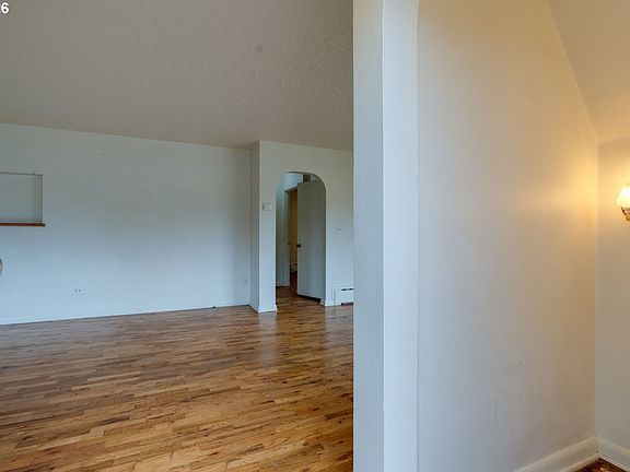 2nd image of 204 S Vernonia Rd