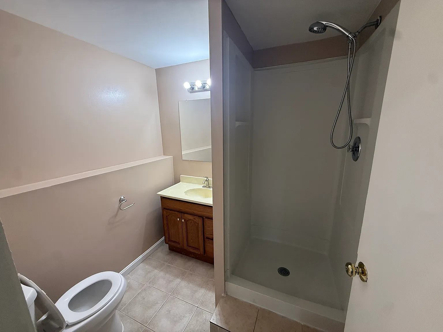1 bed, 850 sqft, $1,800 — Photo 3