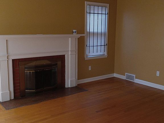 3rd image of 9945A Sussex Ave
