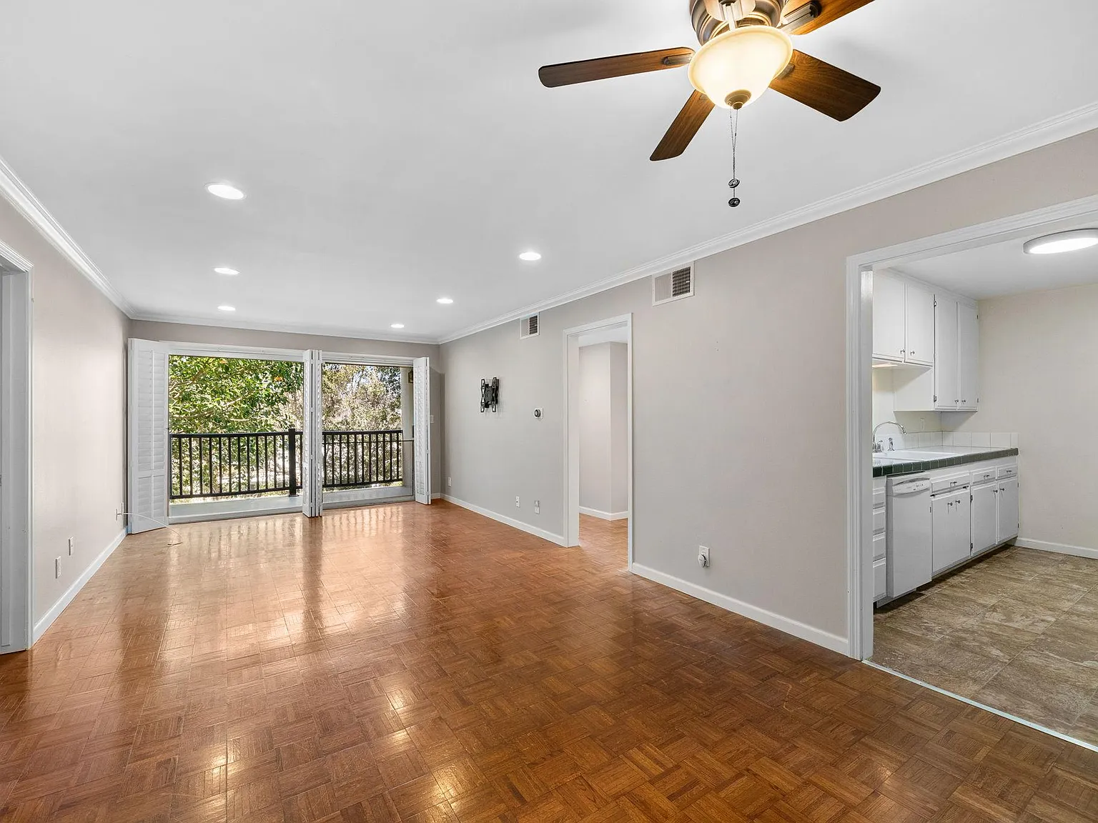 2 bed, 1068 sqft, $3,350 — Photo 2