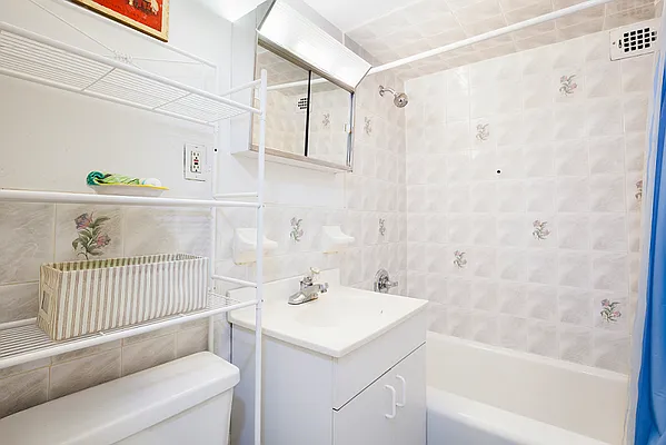 Sold by RES New York | media 33