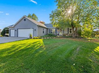 W381N8381 Rolling River Ct, Oconomowoc, WI 53066