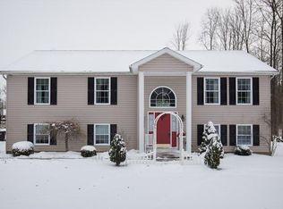 186 Irishtown Rd, Grove City, PA 16127