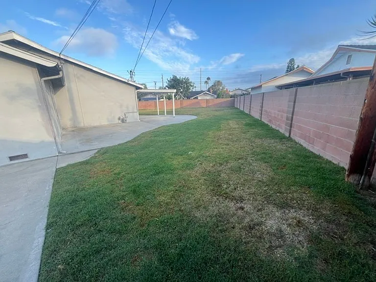 6581 Bestel Ave — Photo 24